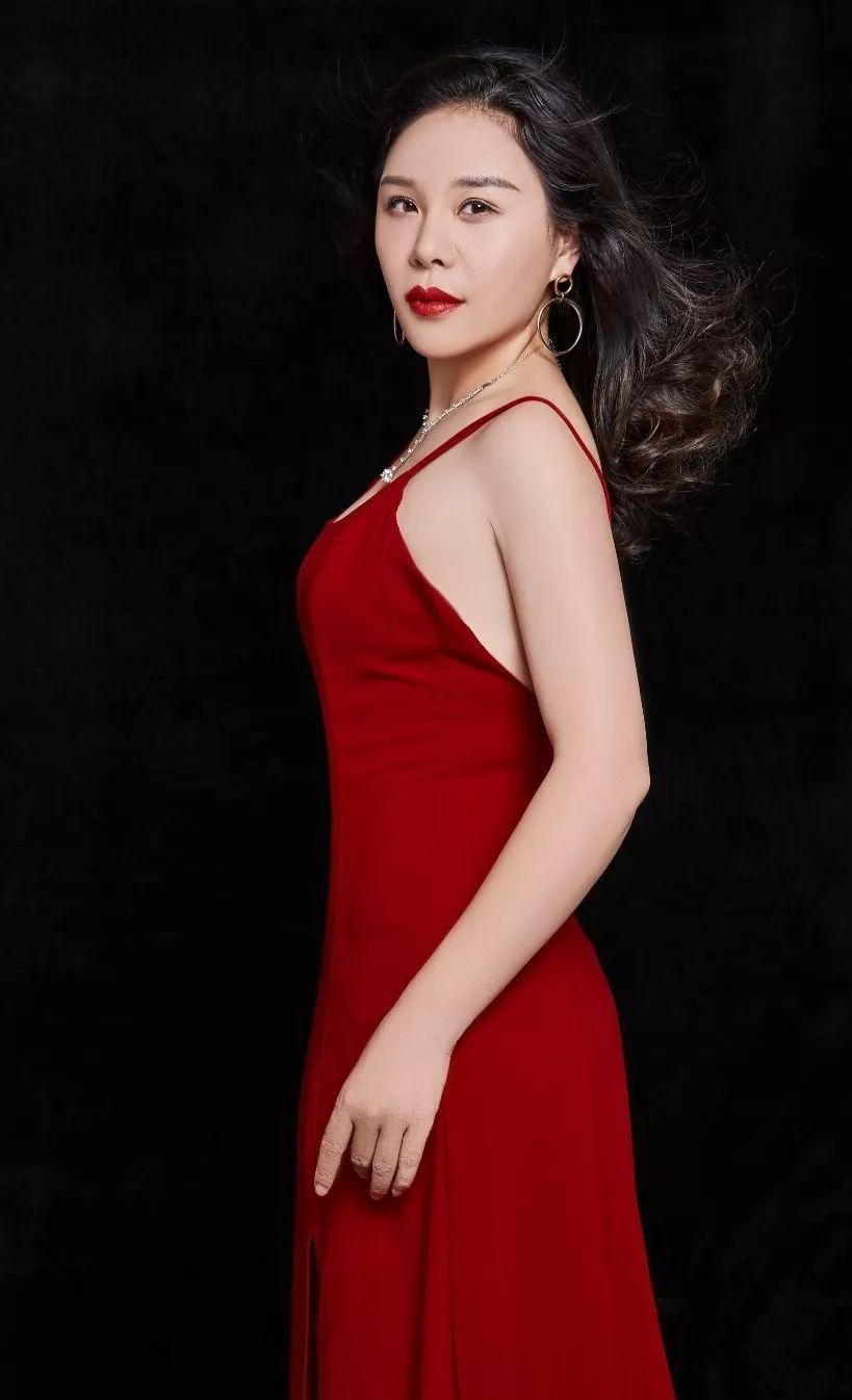 演员张婷婷，荧屏璀璨之星闪耀光芒